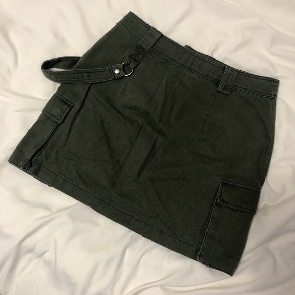NWOT Forever 21 Cargo Skirt - Picture 3 of 4